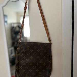 Monogram Musette Salsa PM Gorgeous Louis Vuitton shoulder bag.